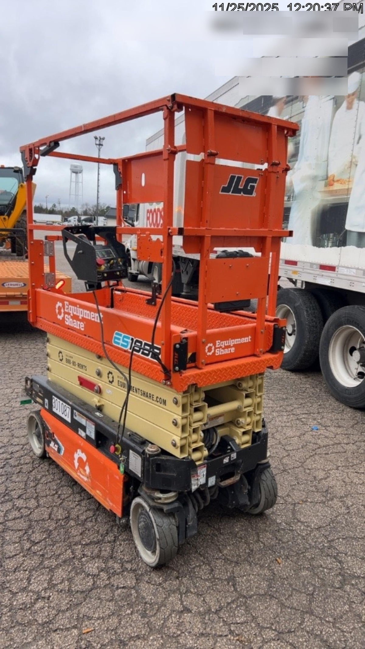 2023 JLG ES1932