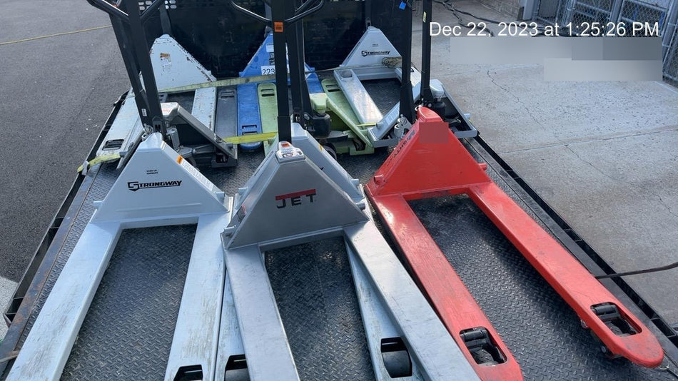 2023 NORTHERN TOOL 4,400 Lb Pallet Jack