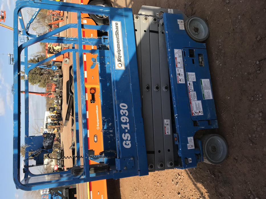 2019 Genie GS-1930 Fixed rails with chain Entry