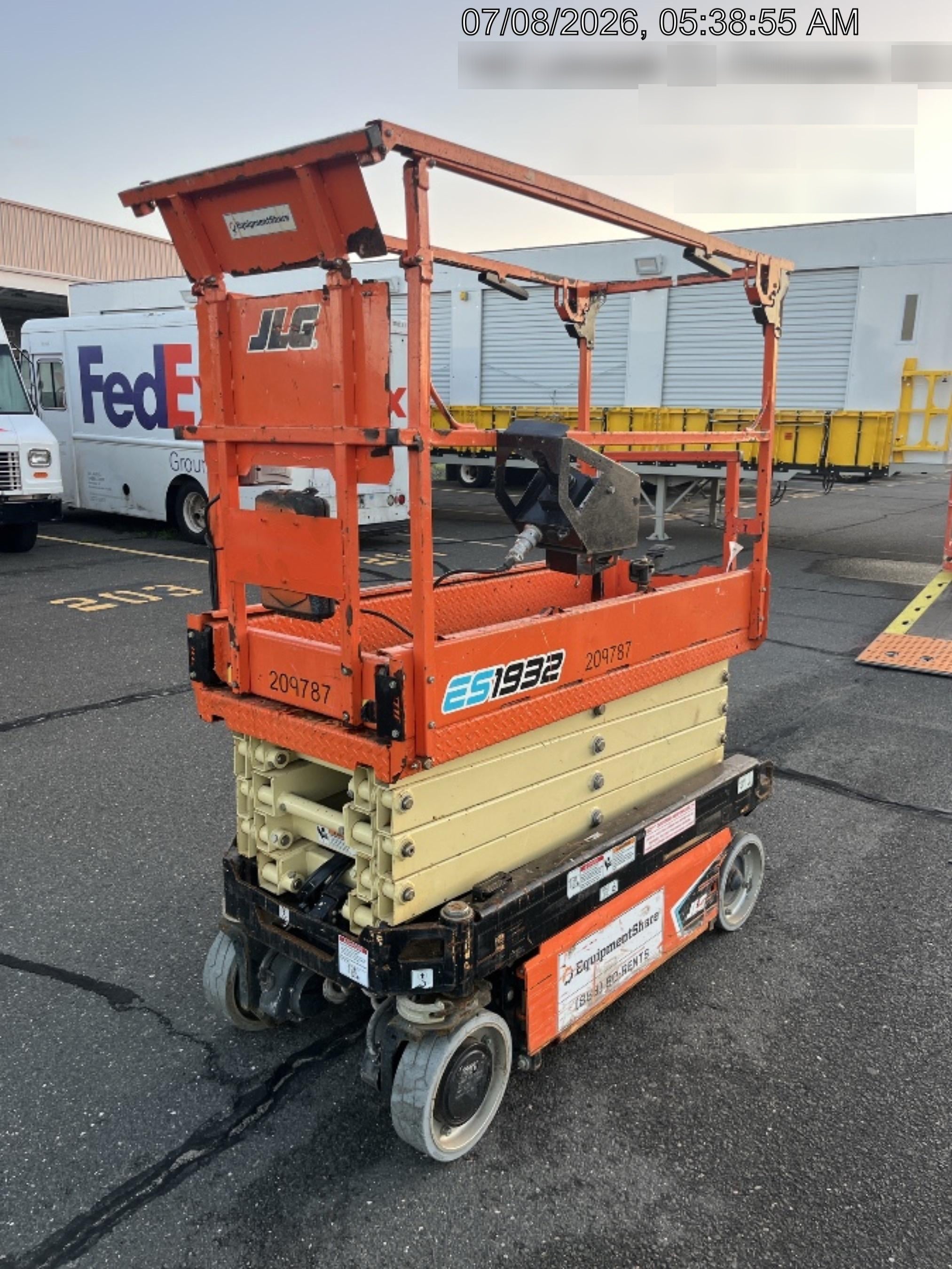 2022 JLG ES1932