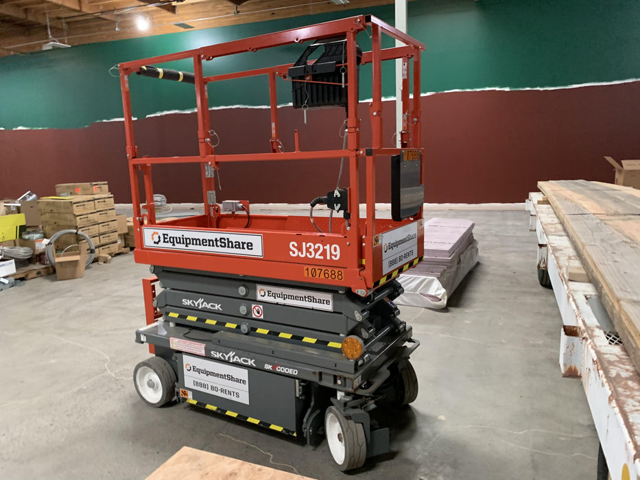 2020 Skyjack SJIII-3219 Solid NM Tires, Half height spring hinged entry gate, Dual Beacons, 800W Inverter