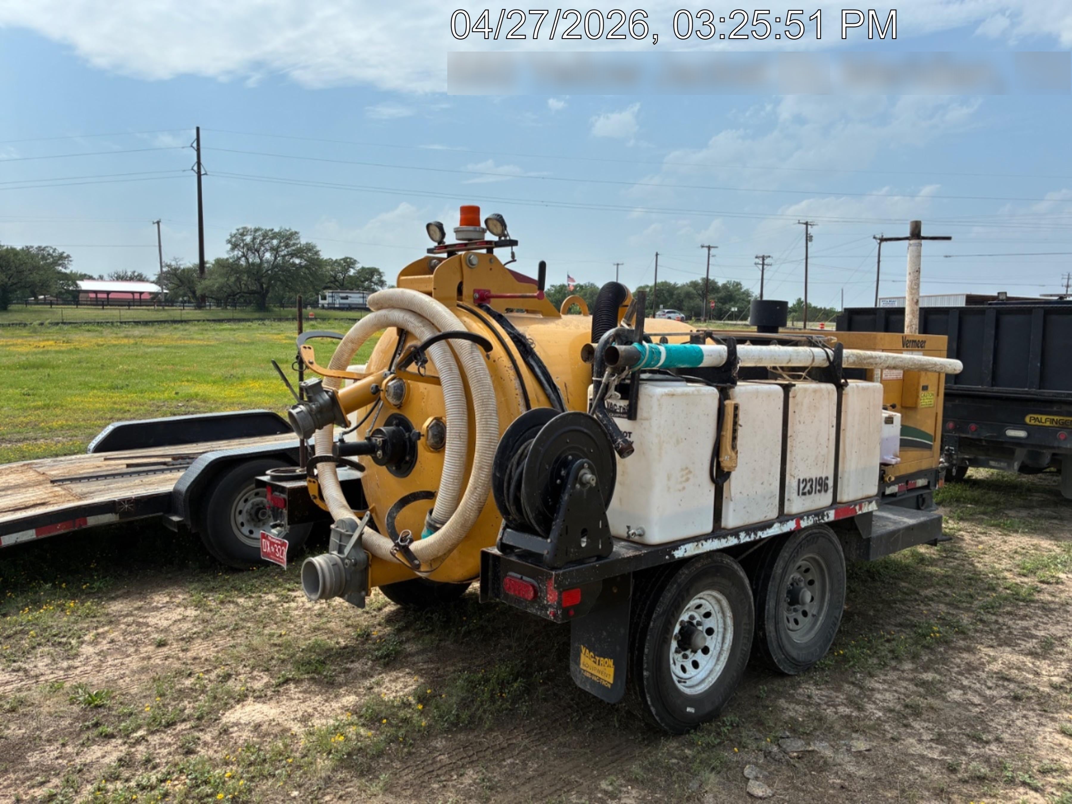 2021 Vac-Tron LP573XDT 500 Gallon Debris Tank w/ Hydraulic Tilt, two (2) 100 Gallon Water Tanks, Low Profile Torsion Axles (12,000 GVWR)