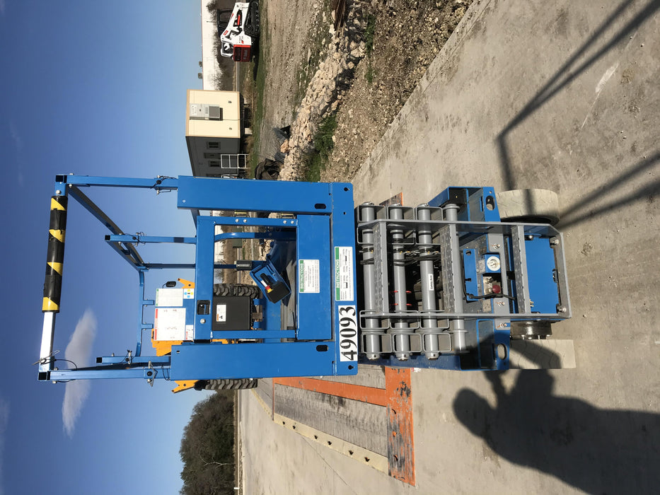 2019 Genie GS-2632 Folding rails with half height swing gate