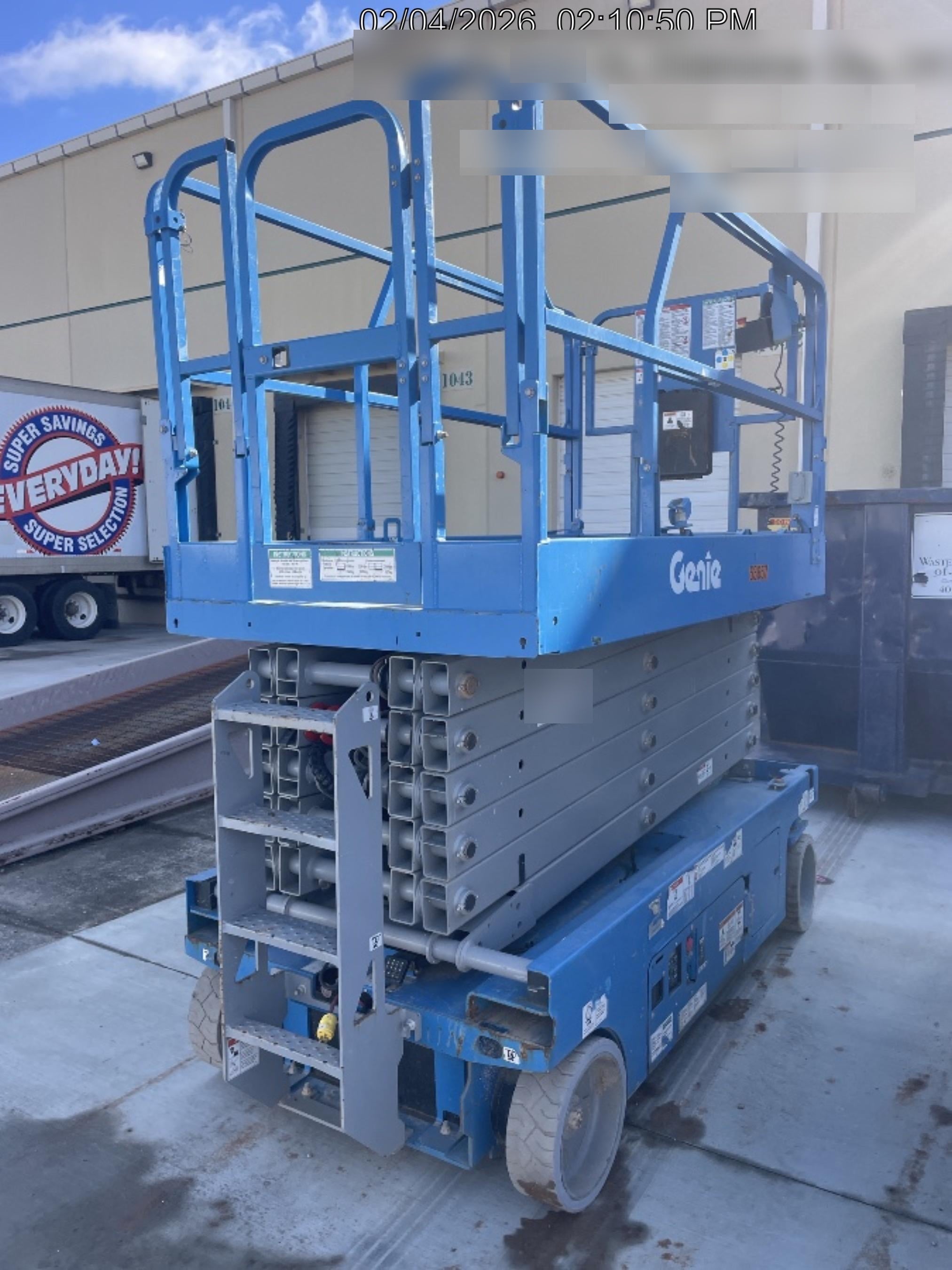 2019 Genie GS-4047 Folding rails with half height swing gate