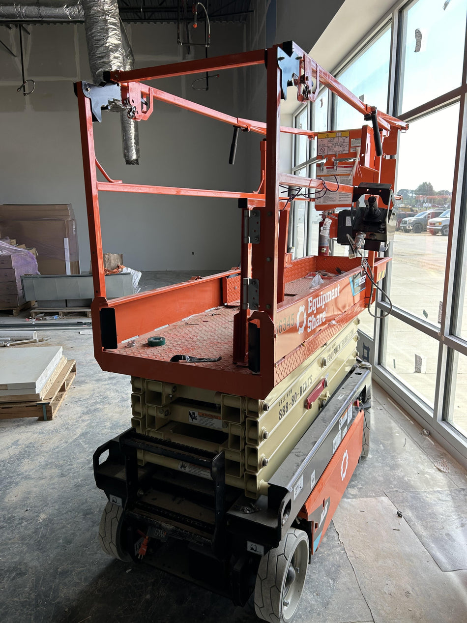 2025 JLG ES1932