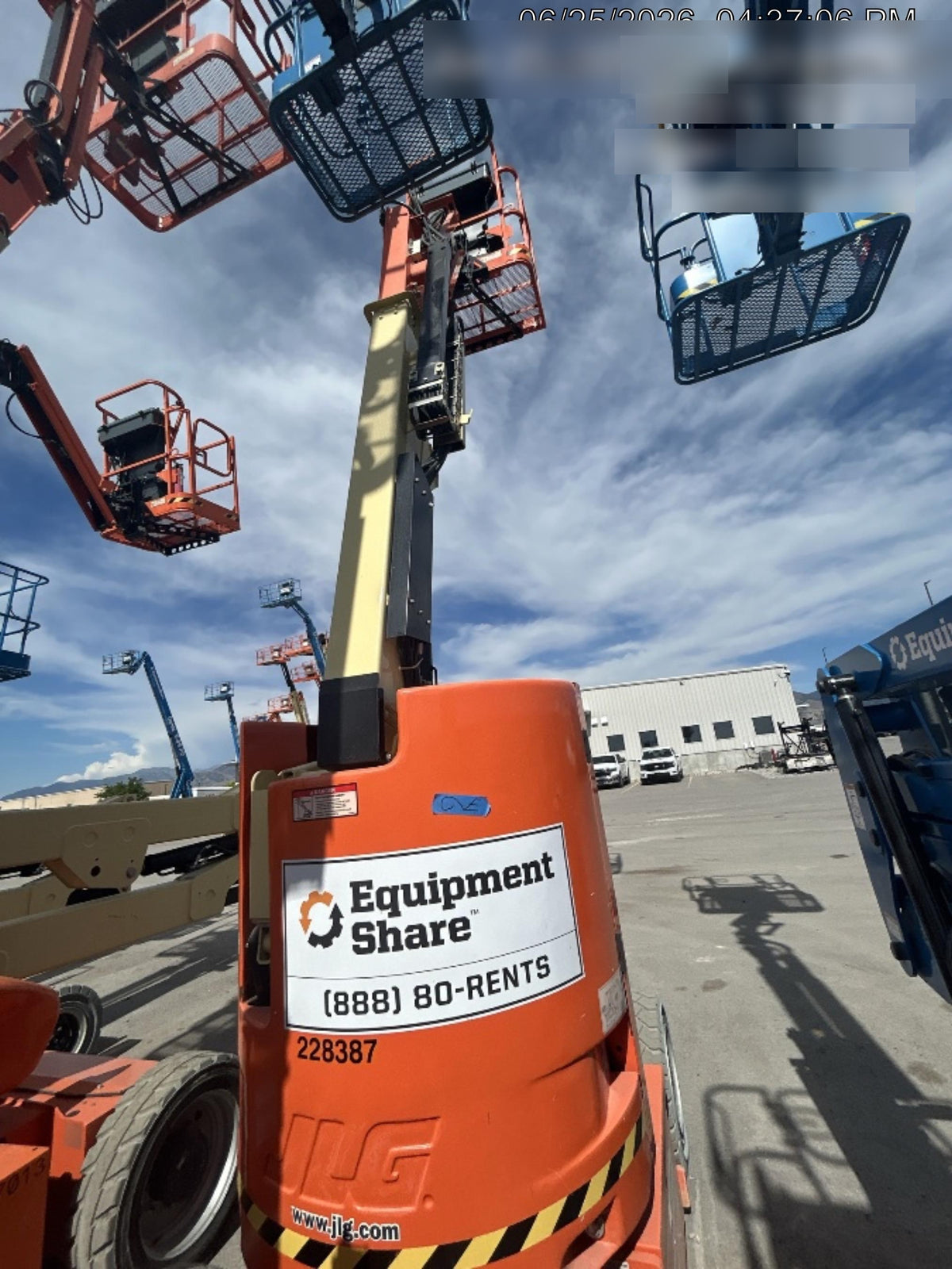 2022 JLG E300AJP