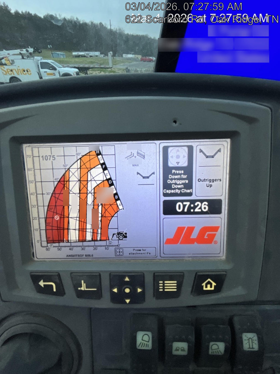 2022 JLG 1075