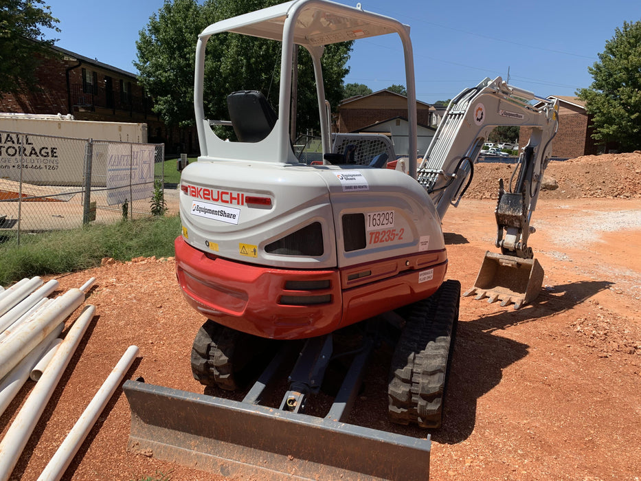 2021 TAKEUCHI TB235-2R