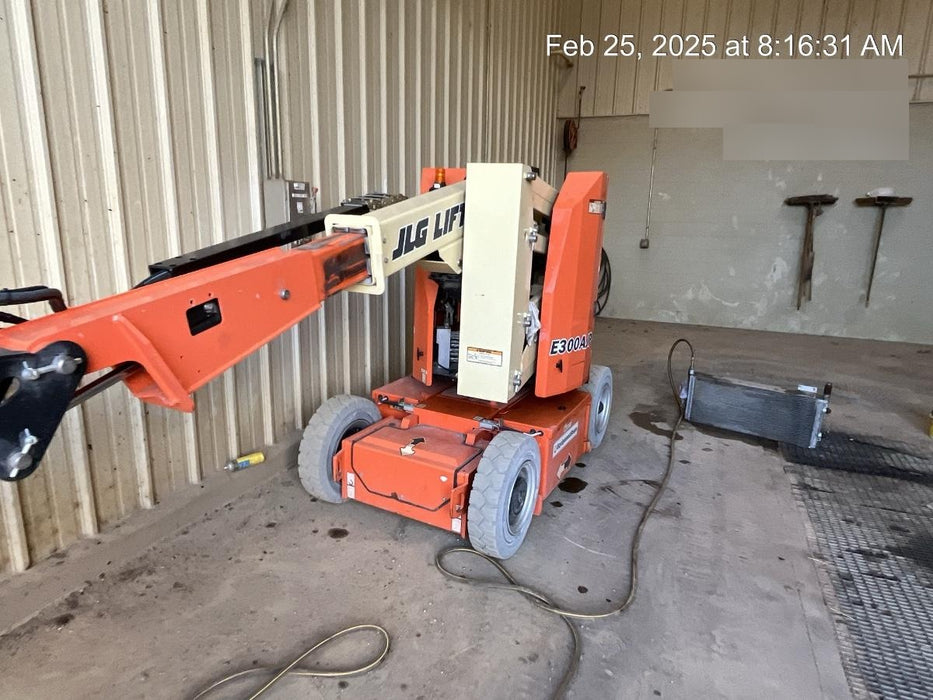 2019 JLG E300AJP