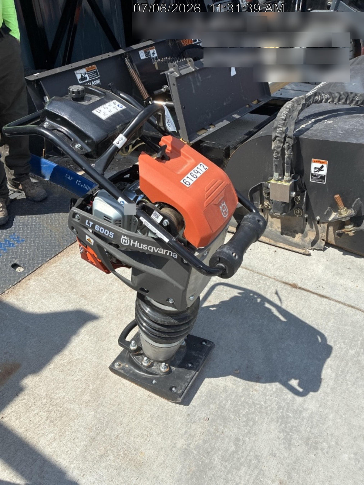 2025 HUSQVARNA LT6005