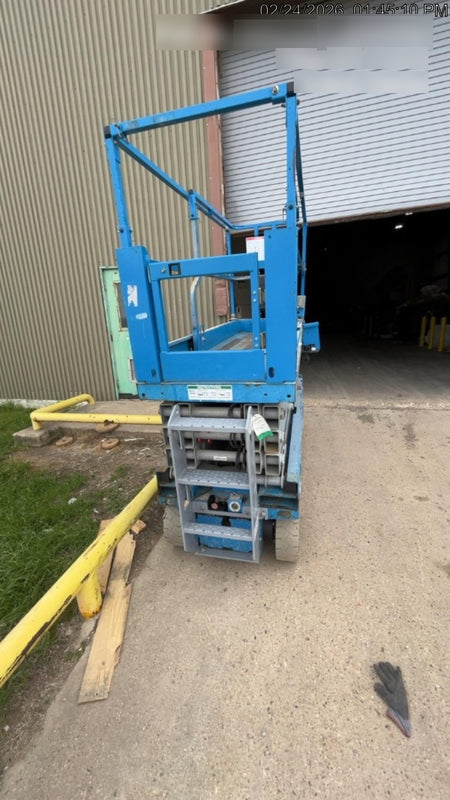2019 Genie GS-2632 Folding rails with half height swing gate