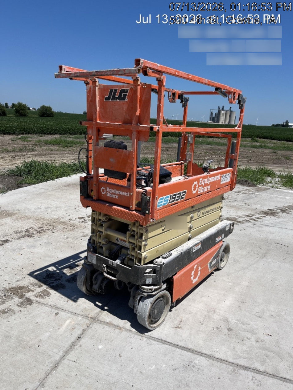 2022 JLG ES1932