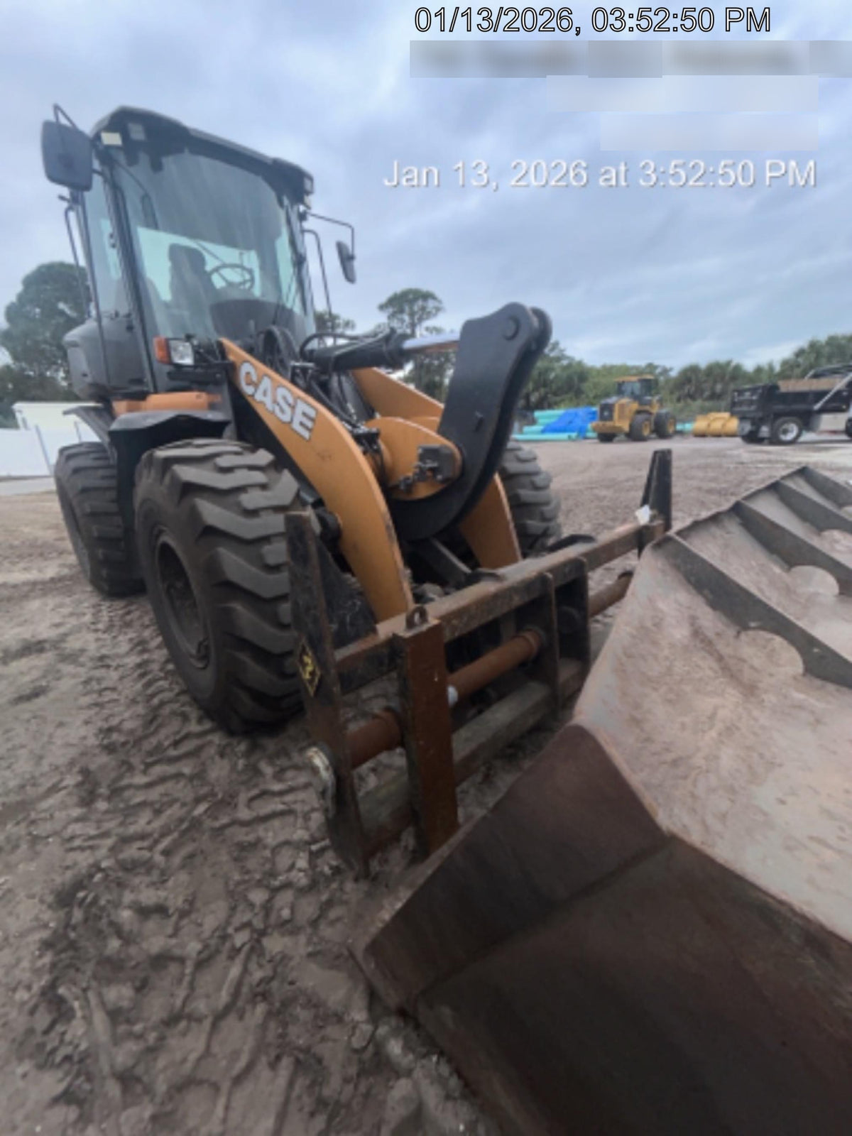2023 CASE 621G
