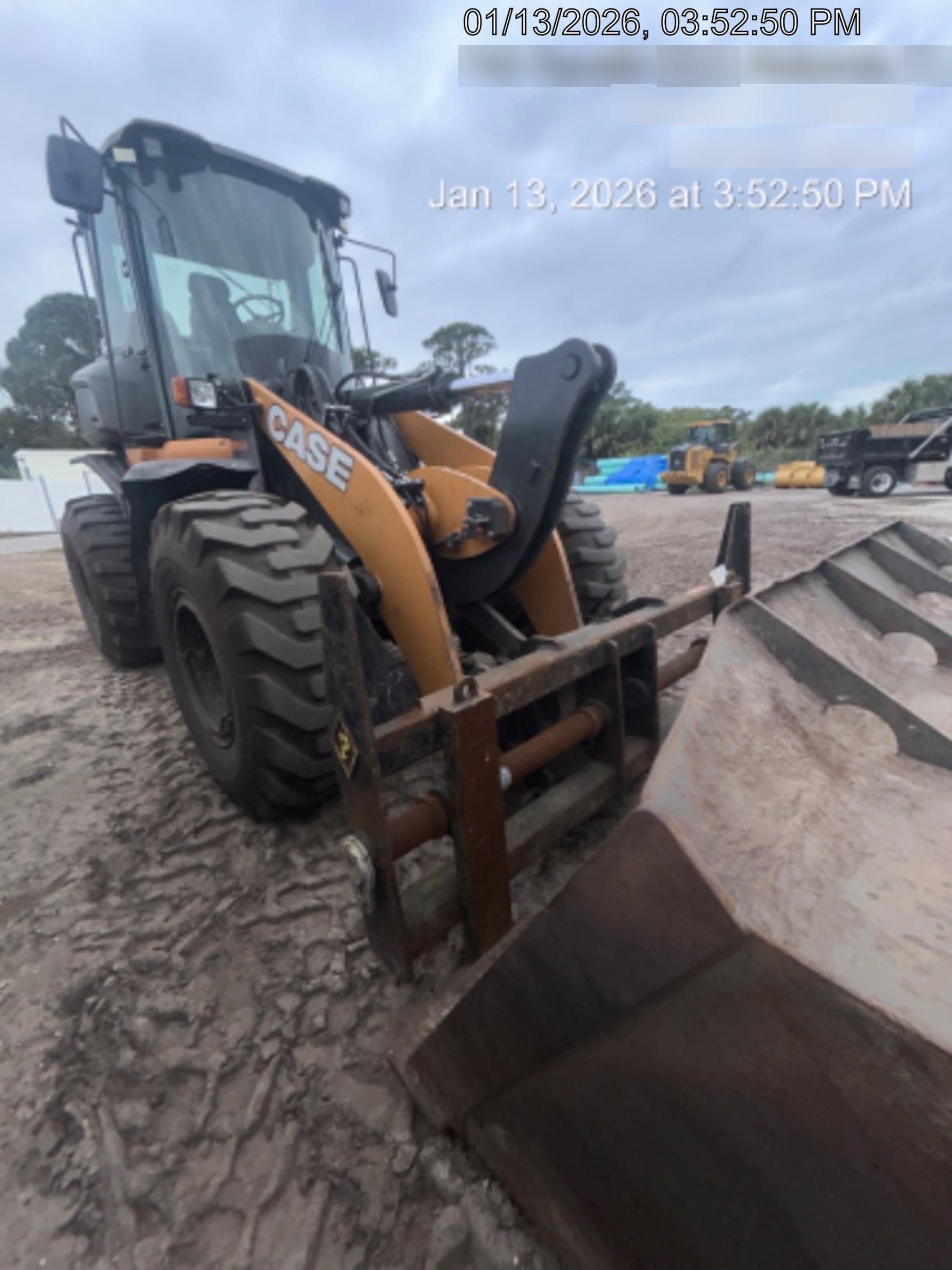 2023 CASE 621G