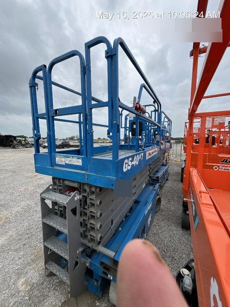 2019 Genie GS-4047 Folding rails with half height swing gate