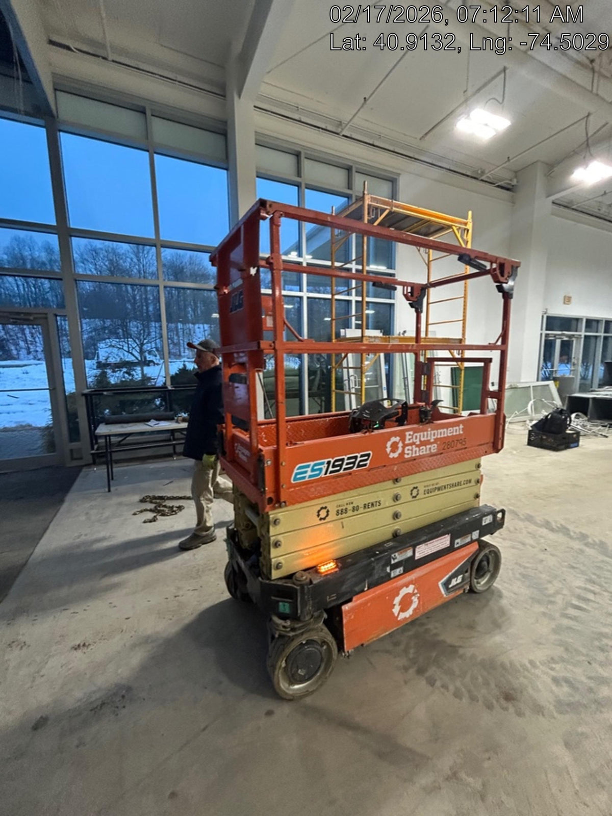 2022 JLG ES1932