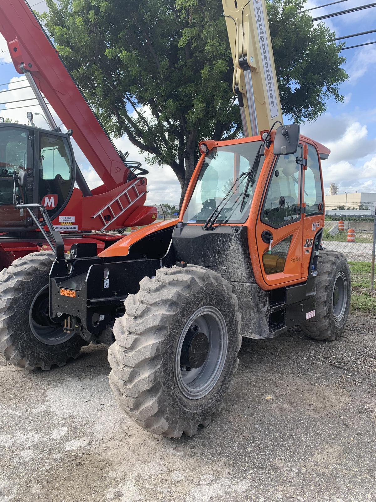 2022 JLG 1732