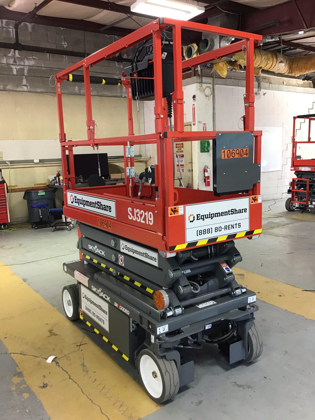 2020 Skyjack SJIII-3219 Solid NM Tires, Half height spring hinged entry gate, Dual Beacons, 800W Inverter