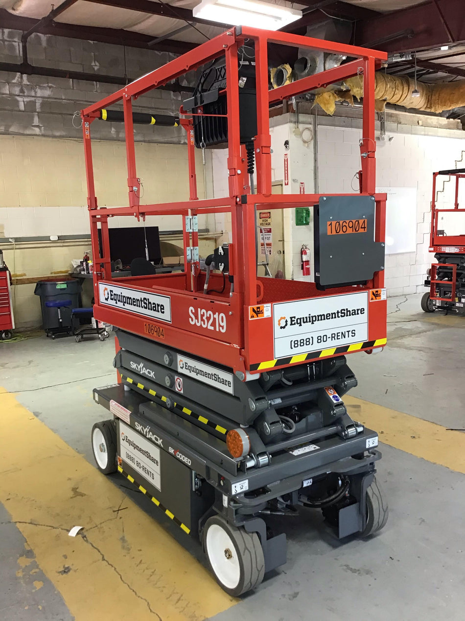 2020 Skyjack SJIII-3219 Solid NM Tires, Half height spring hinged entry gate, Dual Beacons, 800W Inverter