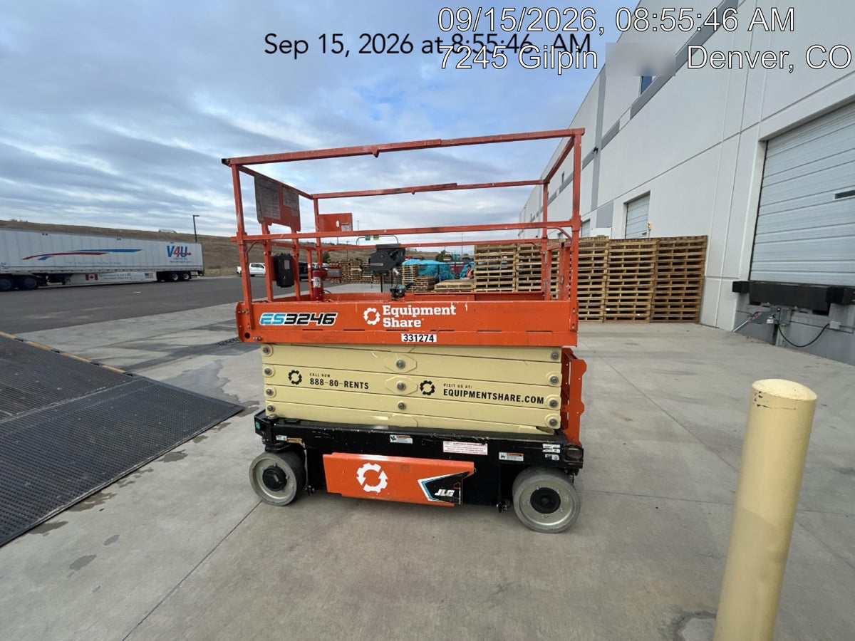 2023 JLG ES3246