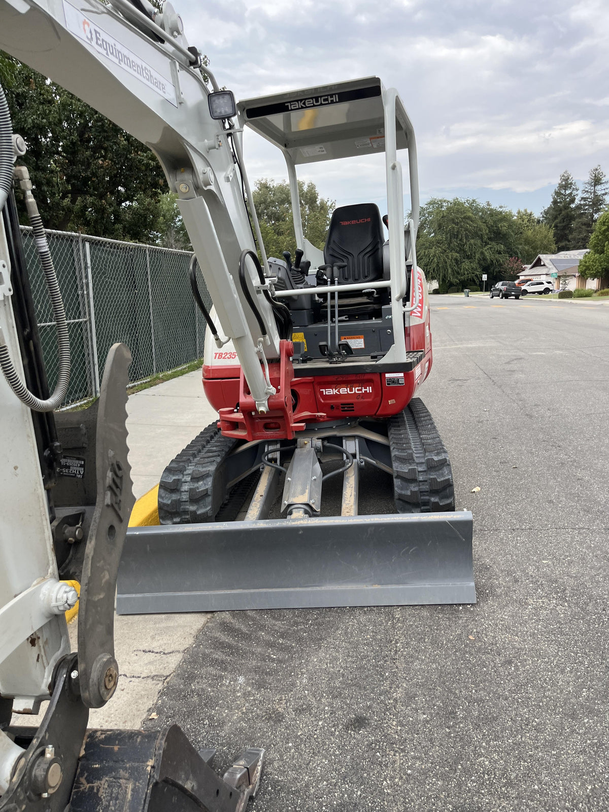 2024 TAKEUCHI TB235-2R