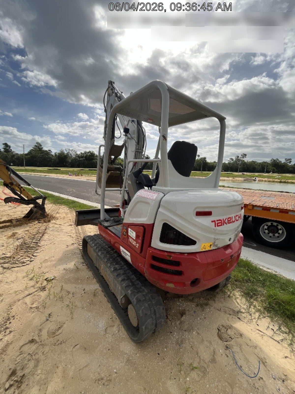 2024 TAKEUCHI TB235-2R