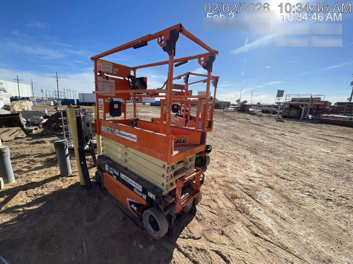2022 JLG ES1932