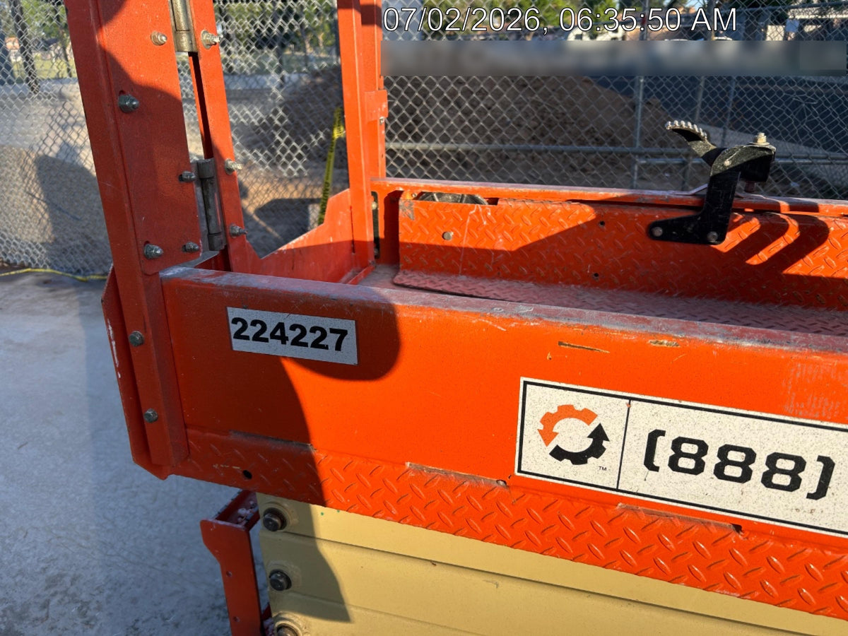 2022 JLG ES1932