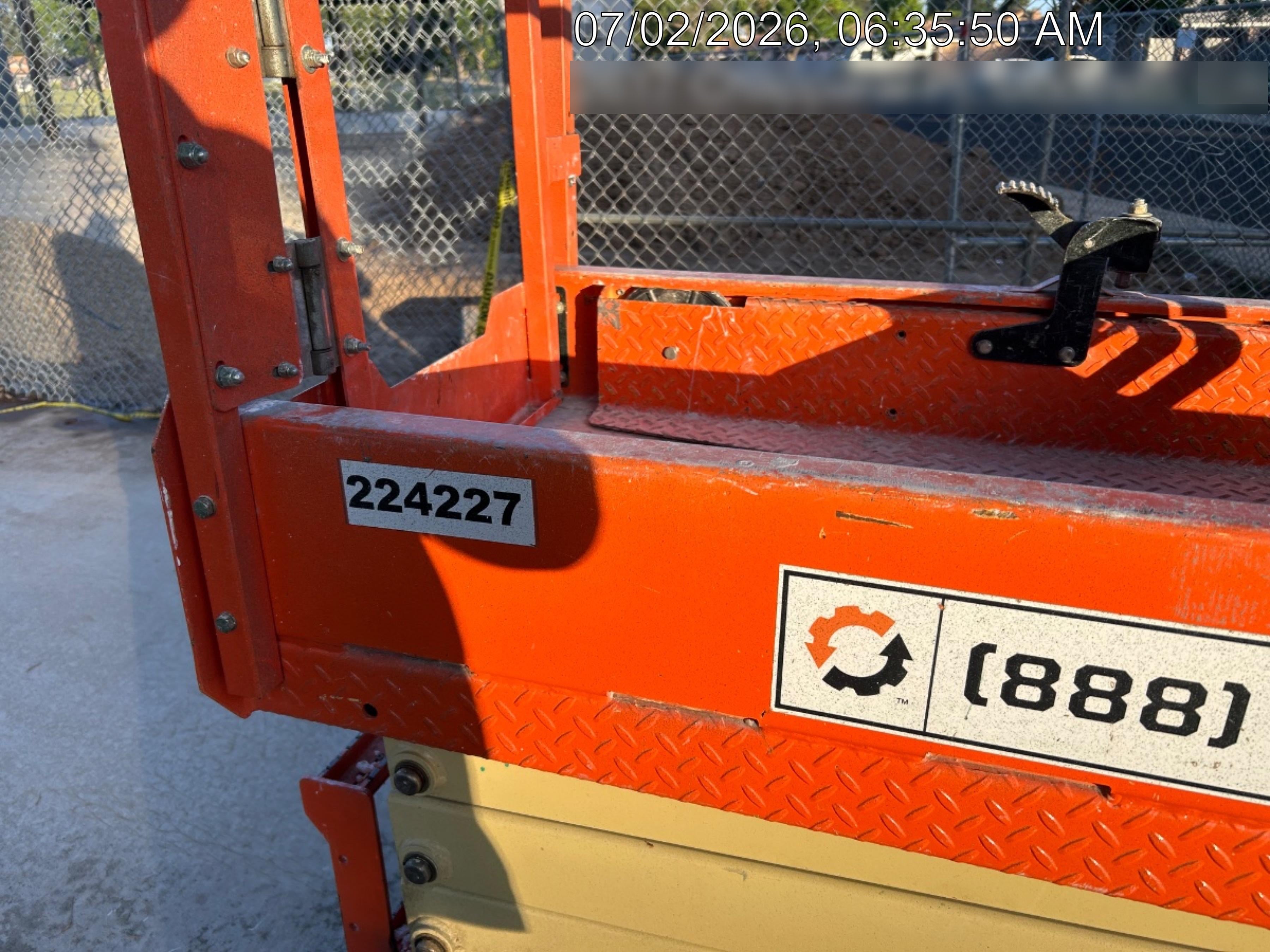 2022 JLG ES1932