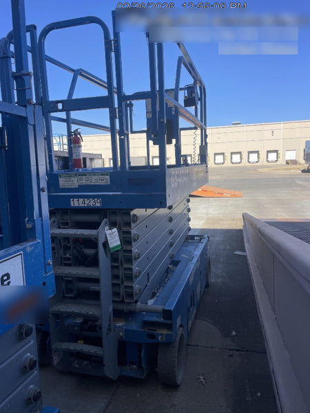 2019 Genie GS-4047 Folding rails with half height swing gate