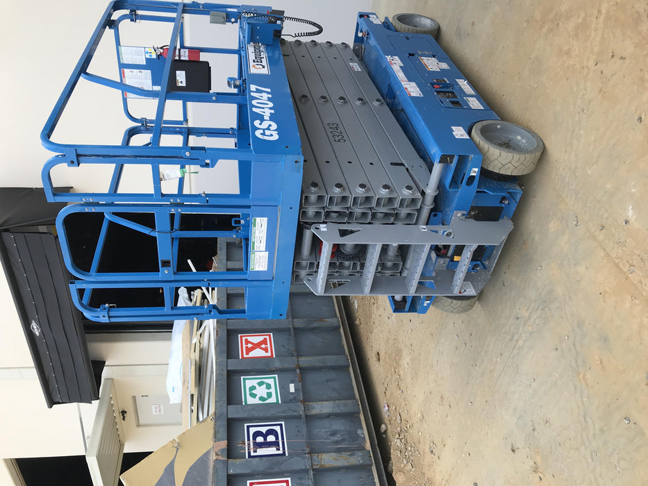 2019 Genie GS-4047 Folding rails with half height swing gate