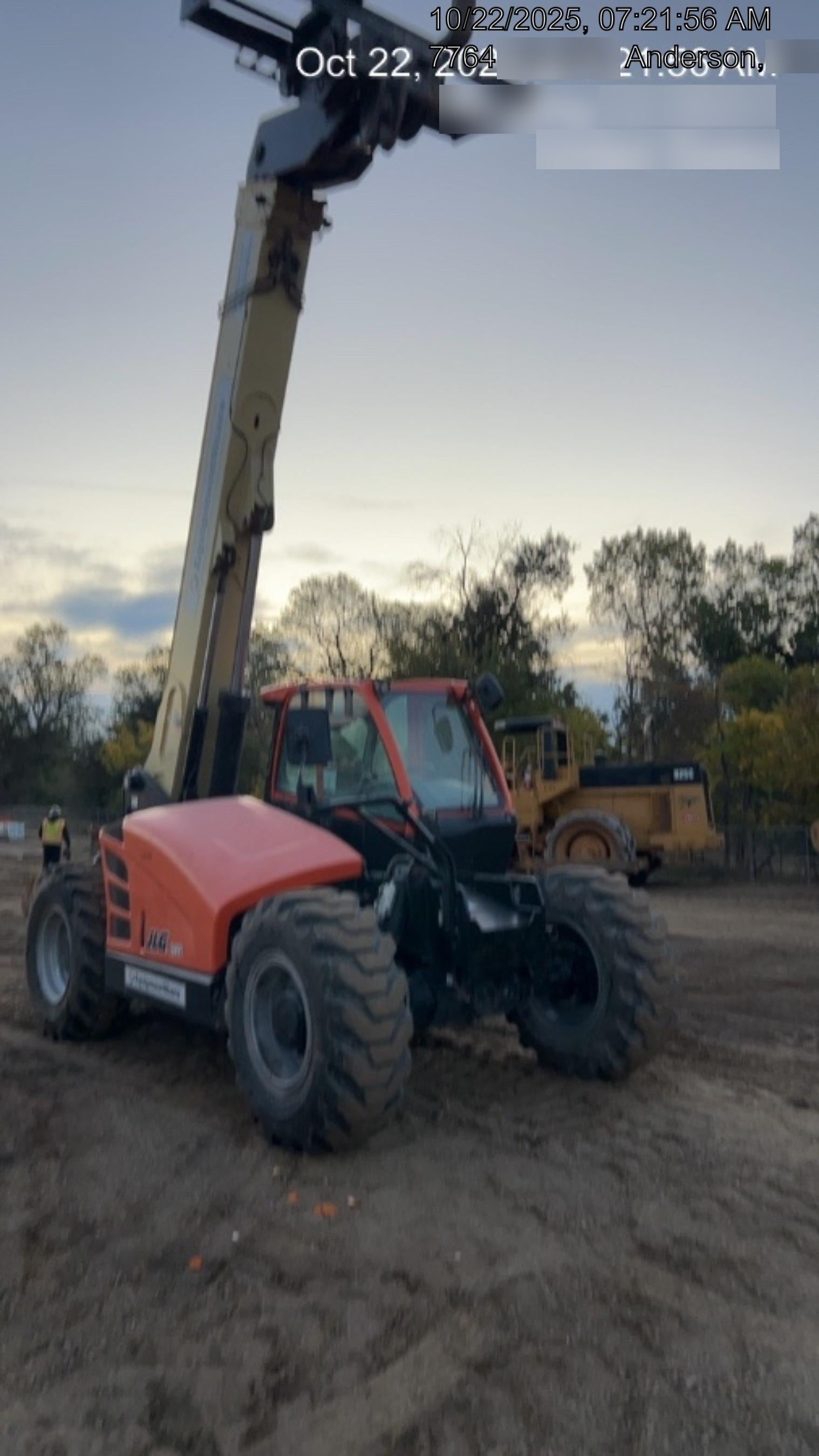 2021 JLG 1732