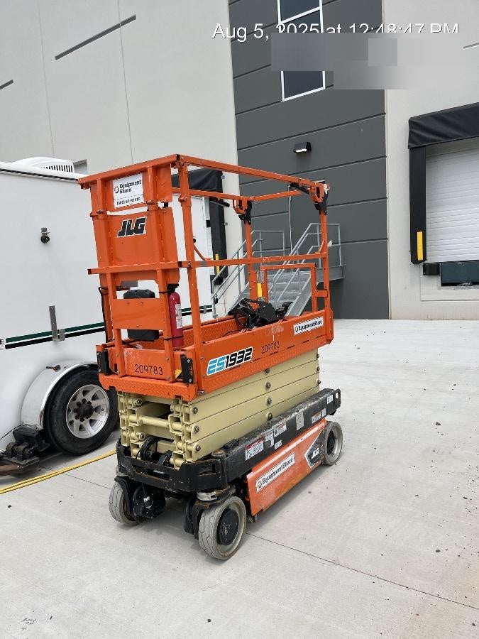 2022 JLG ES1932