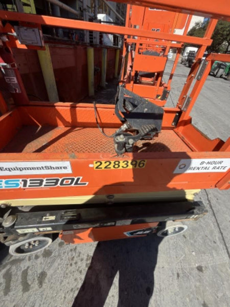 2022 JLG ES1330L