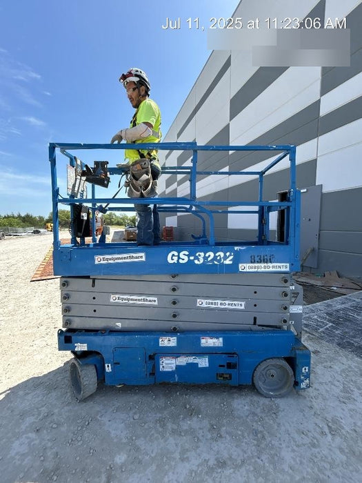 2018 Genie GS-3232 Genie GS3232 Lift w/Folding Rails and Swing Gate