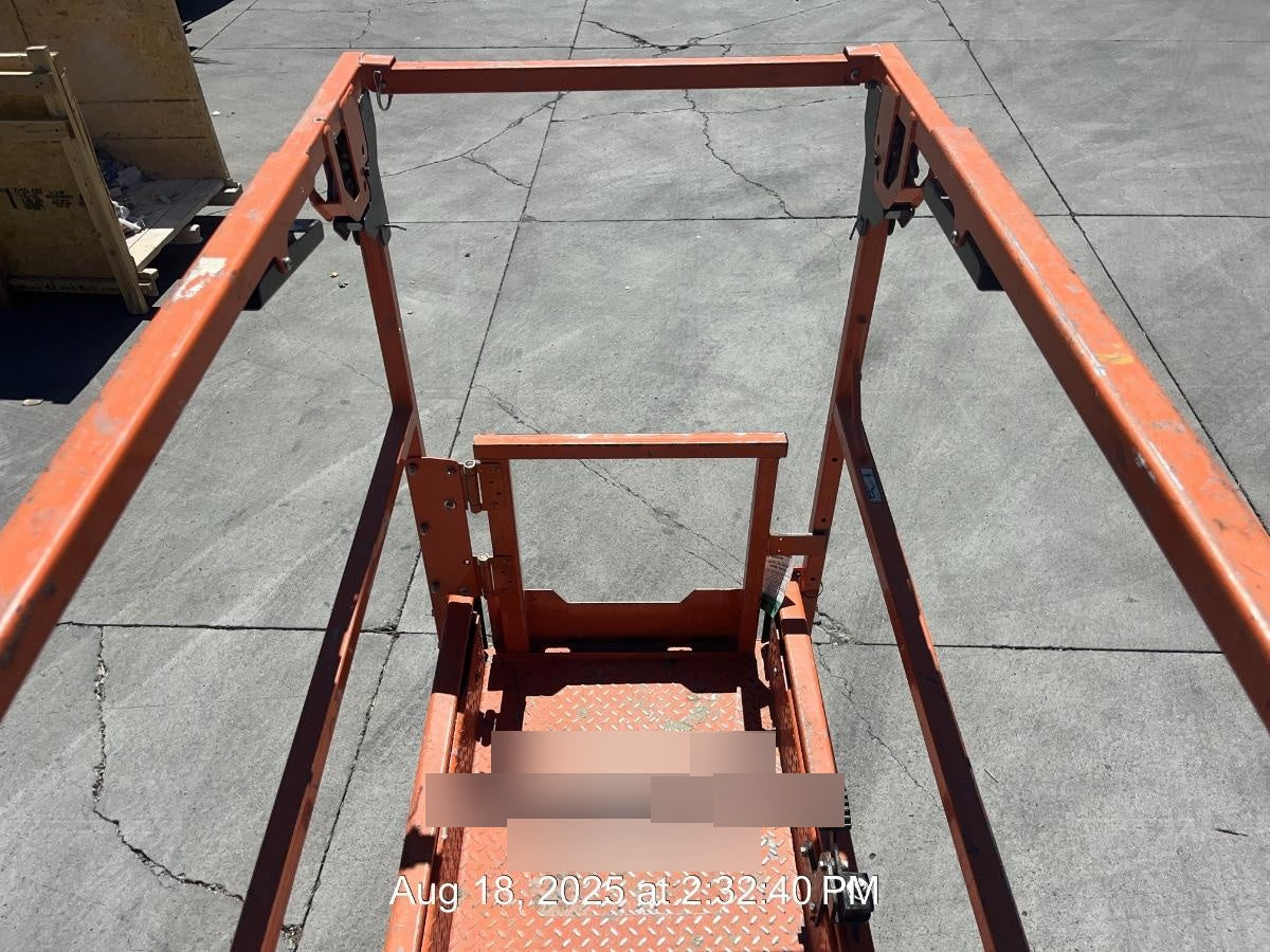2022 JLG ES1932
