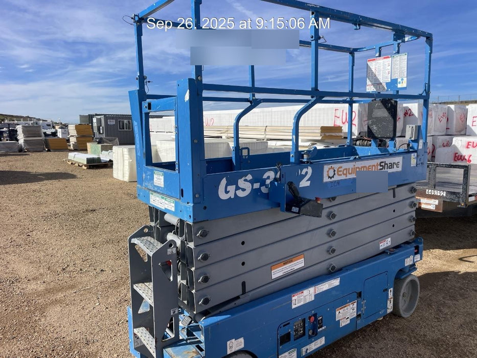 2019 Genie GS-3232 Folding rails with half height swing gate