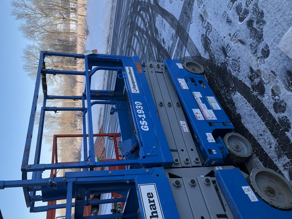 2020 Genie GS-1930 Solid Non Marking Tires, Beacon, Folding rails with half height swing gate