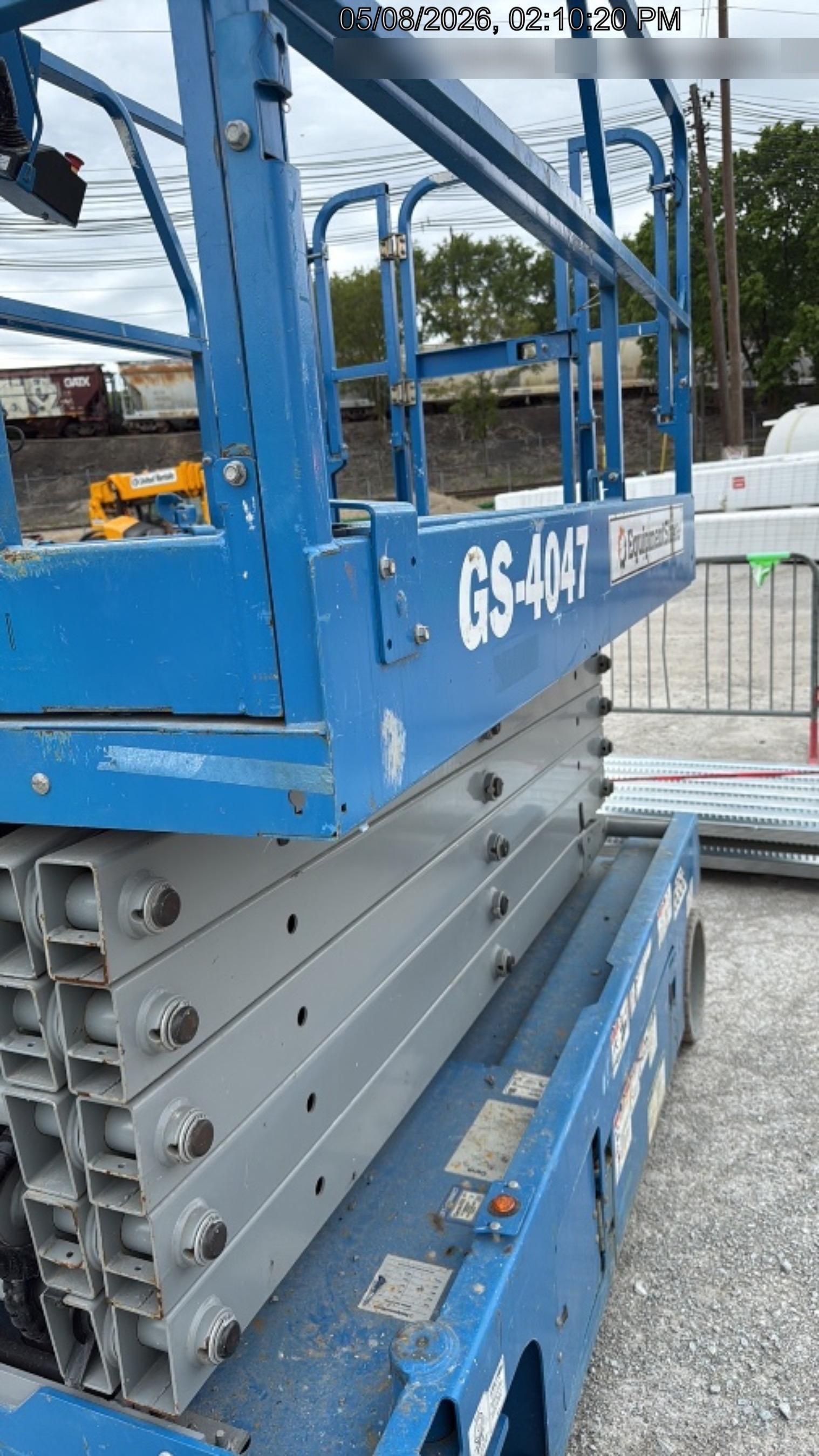 2019 Genie GS-4047 Folding rails with half height swing gate