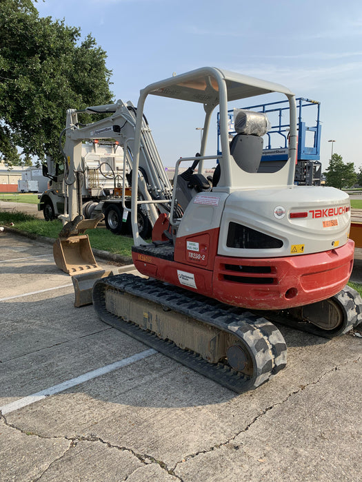 2021 TAKEUCHI TB250-2