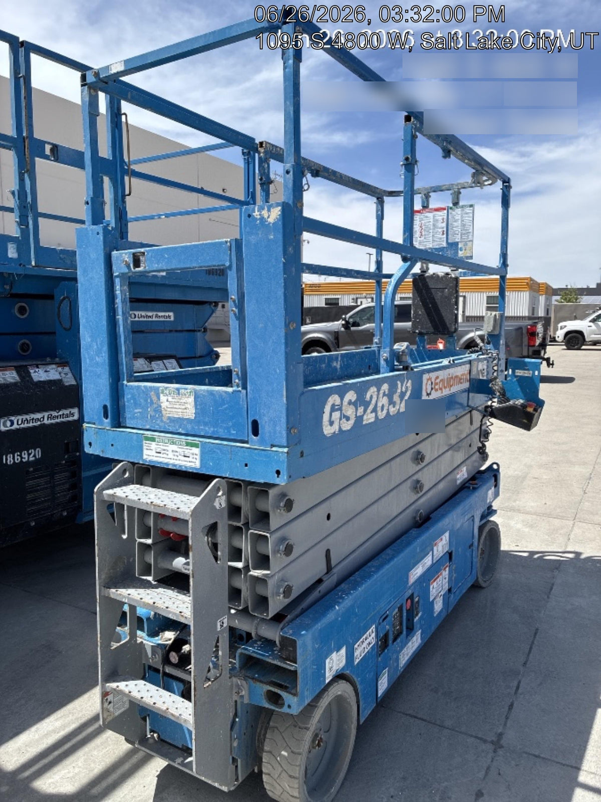 2019 Genie GS-2632 Folding rails with half height swing gate