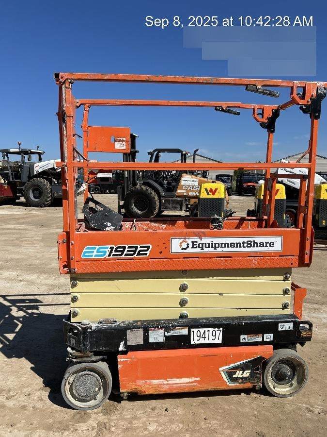 2021 JLG ES1932