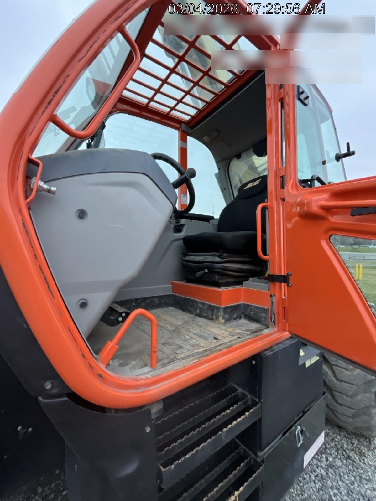 2022 JLG 1075