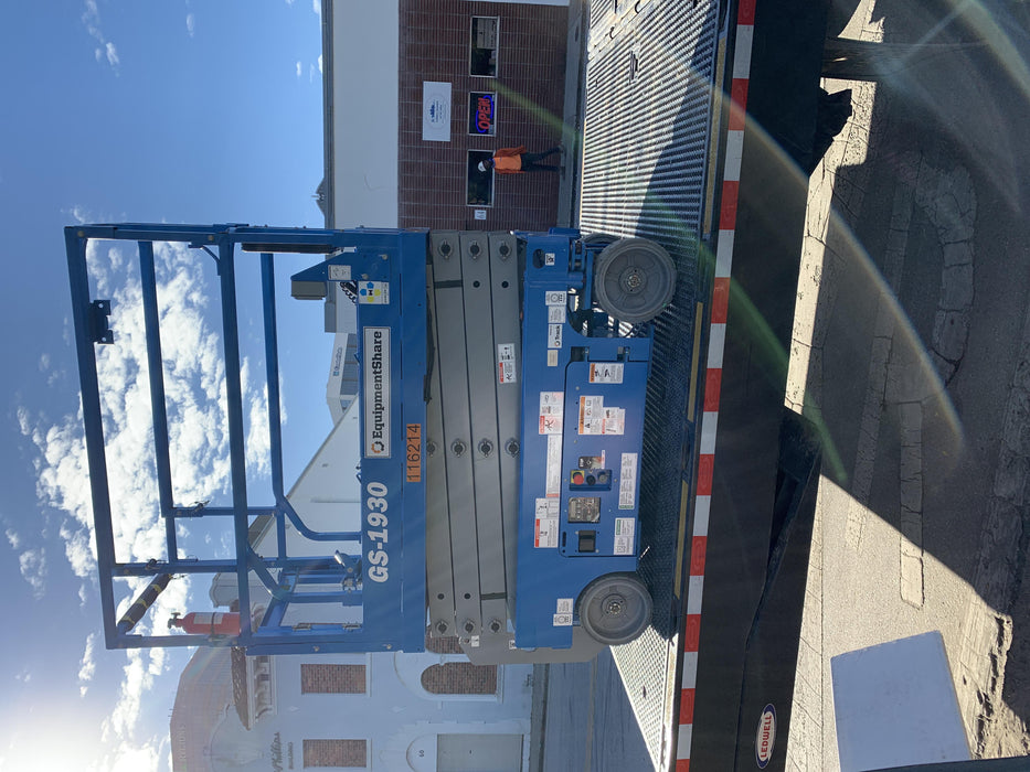 2020 Genie GS-1930 Solid Non Marking Tires, Beacon, Folding rails with half height swing gate