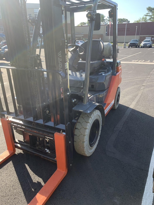 2022 TOYOTA 50-8FGU25