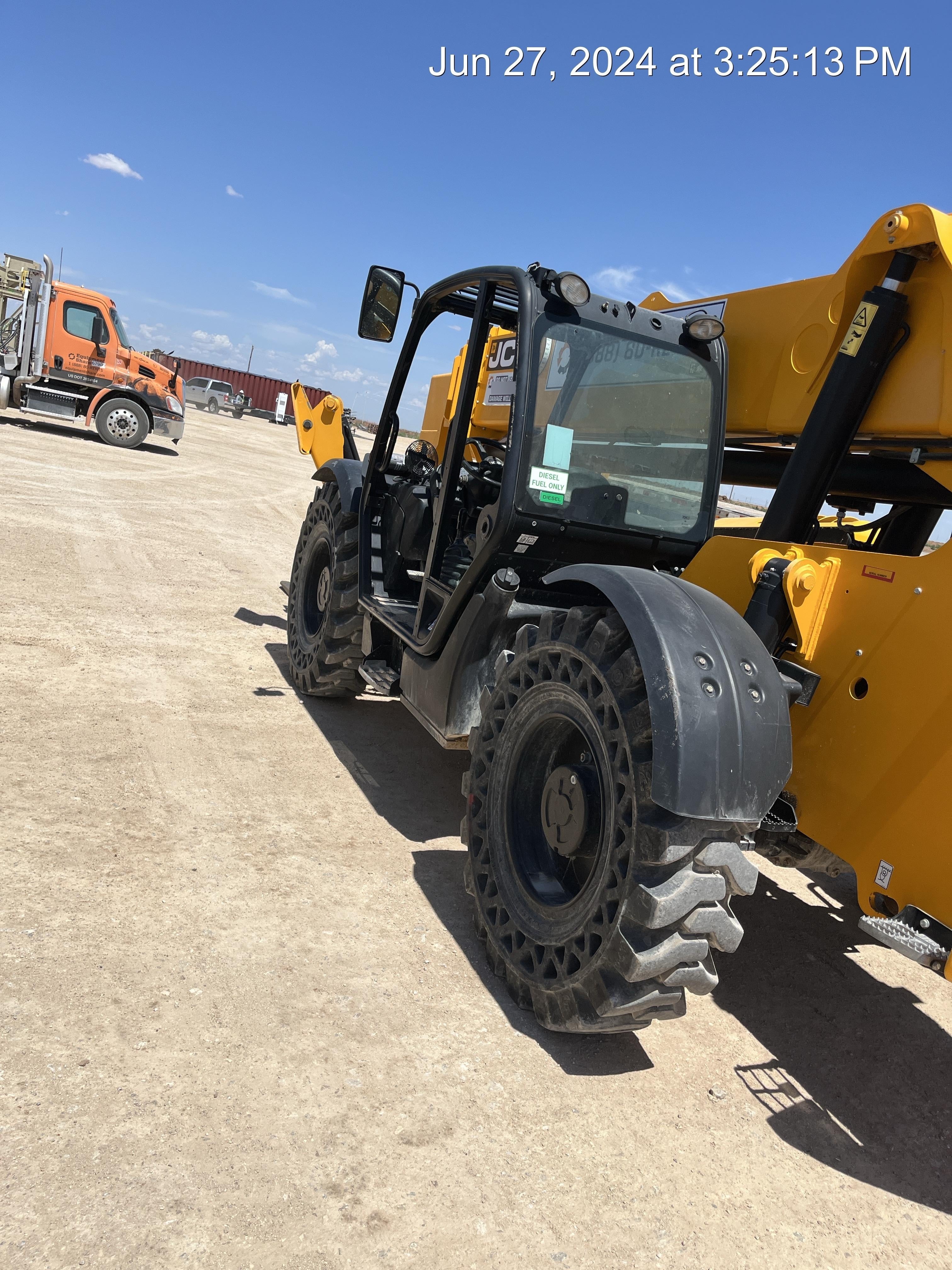 2021 JCB 512-56