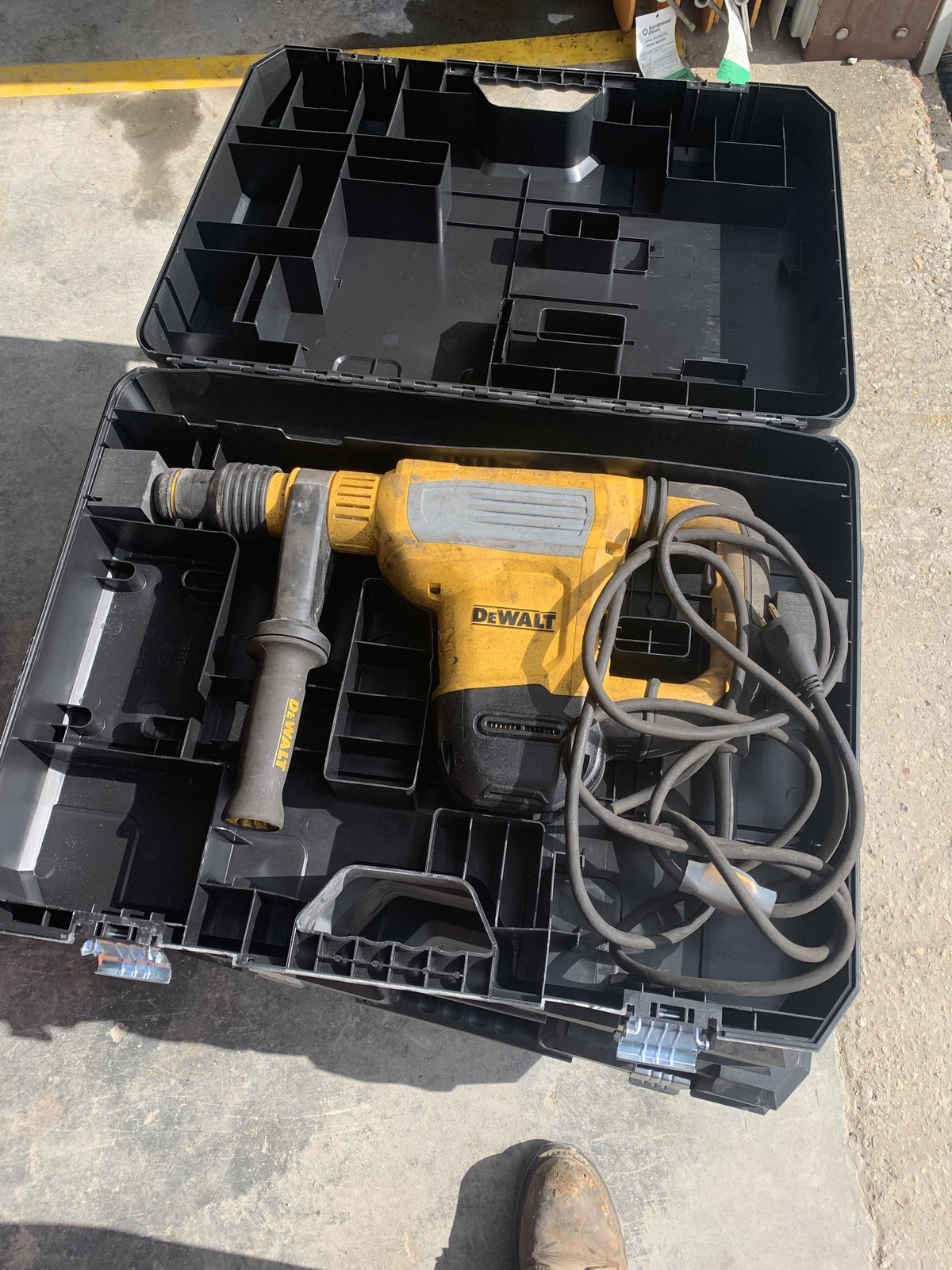 2021 DEWALT D25614K
