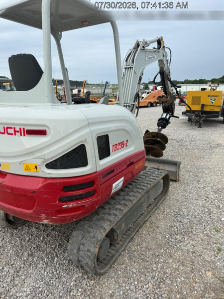 2022 TAKEUCHI TB235-2R
