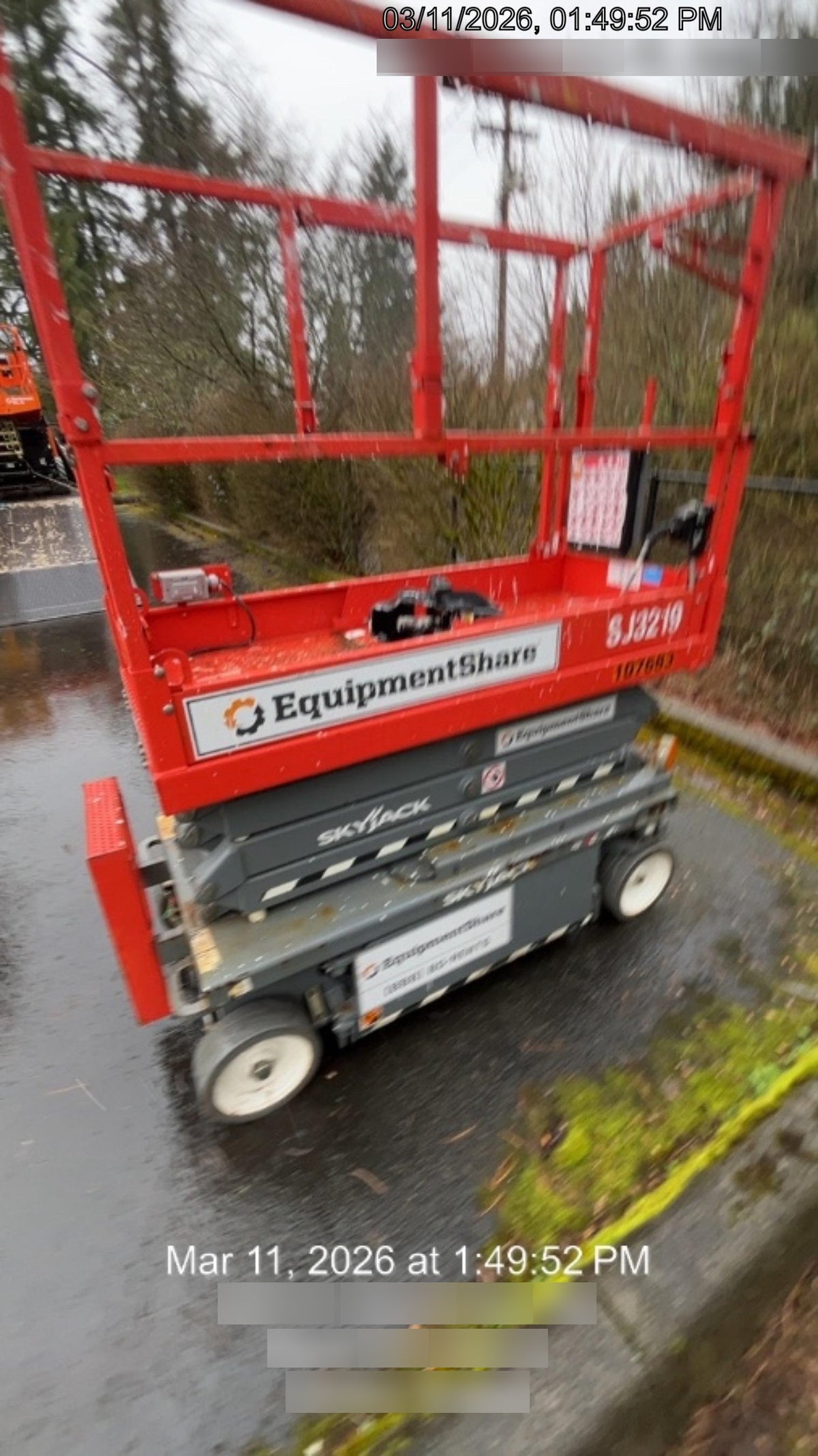 2020 Skyjack SJIII-3219 Solid NM Tires, Half height spring hinged entry gate, Dual Beacons, 800W Inverter