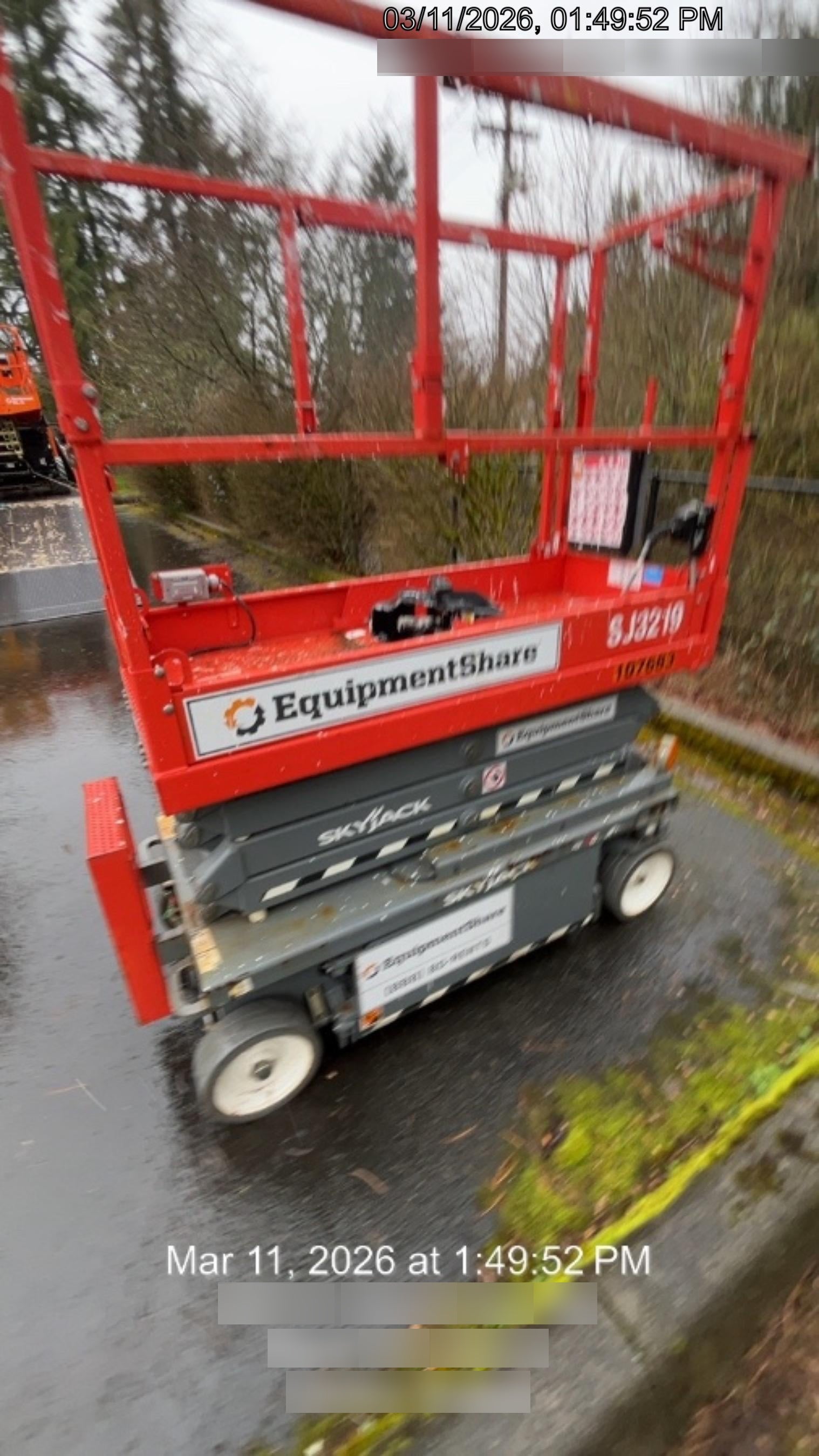 2020 Skyjack SJIII-3219 Solid NM Tires, Half height spring hinged entry gate, Dual Beacons, 800W Inverter